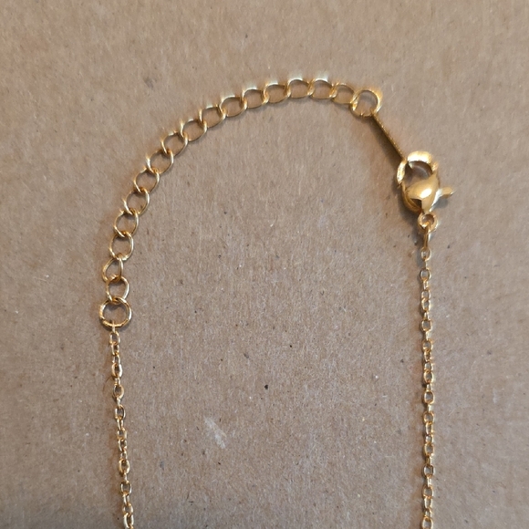 Elegant Gold and White Clover Necklace - Picture 4 of 6